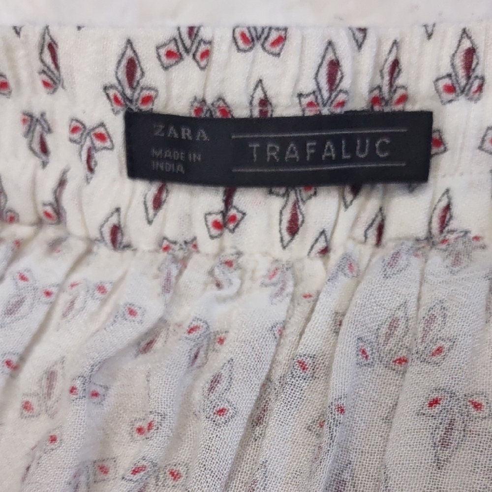 ZARA TRAFALUC Patterned Cream Skirt with Black and Red Accents - Picture 16 of 17